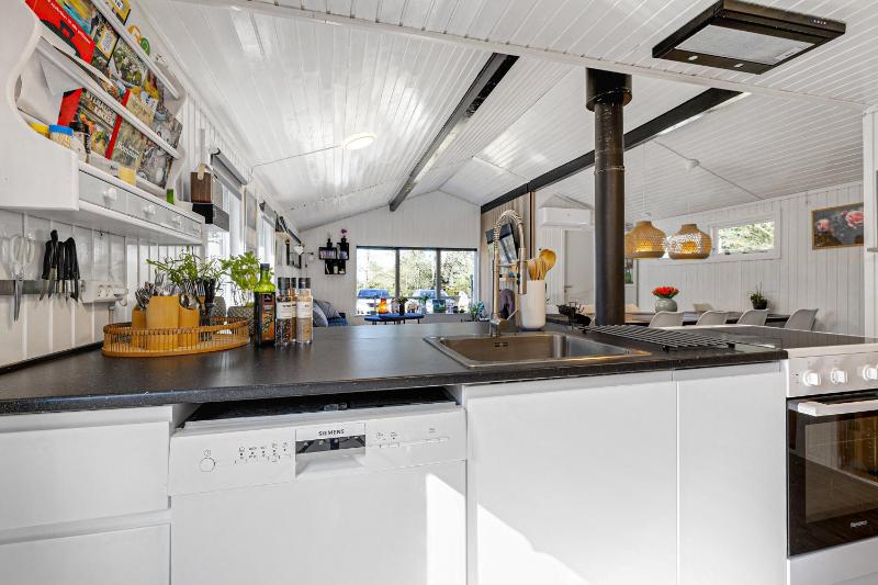 Cozy Summerhouse In An Incredibly Scenic Location - image 5