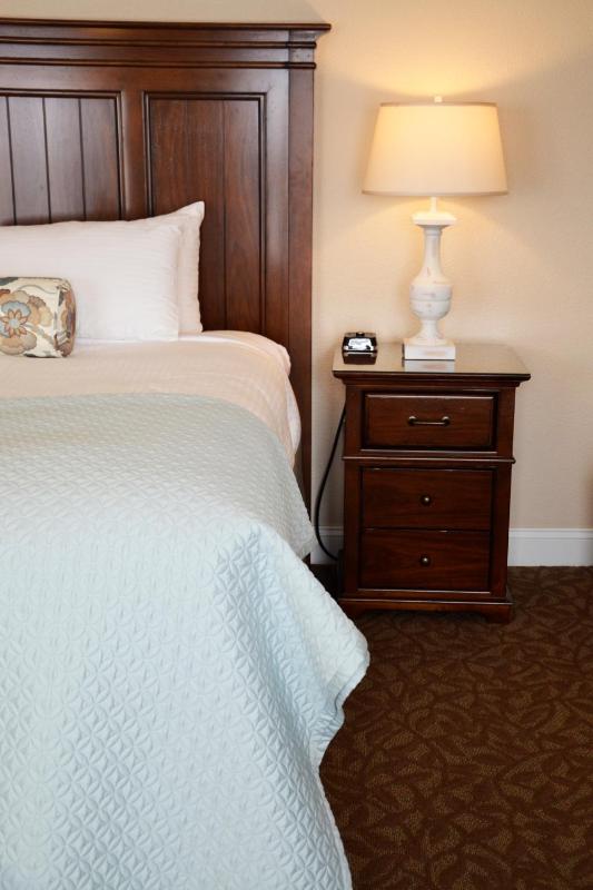 Standard King Room image 1