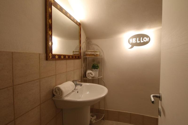 One-Bedroom Apartment - Vico Amalfitana 47 - Ground Floor image 2