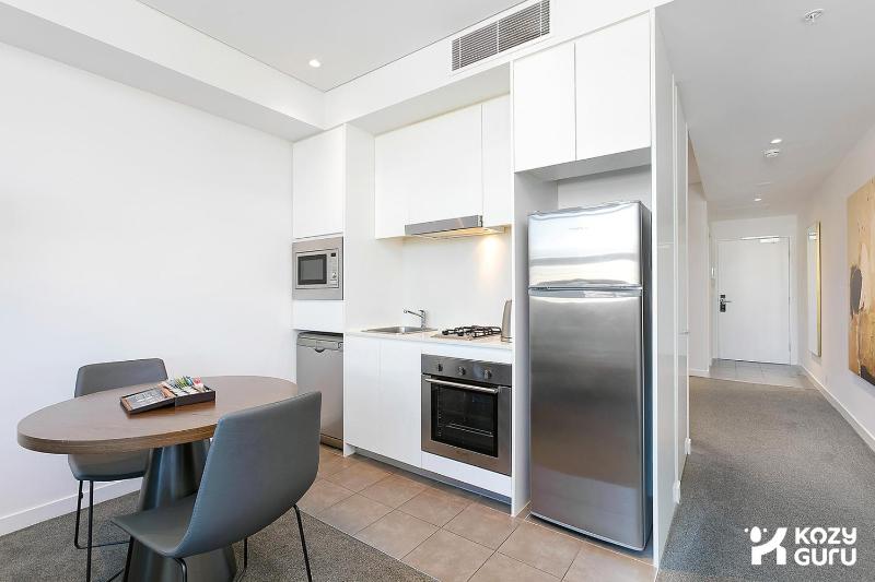 KozyGuru | Chatswood | Convenient 1 Bed Studio Apt - image 12