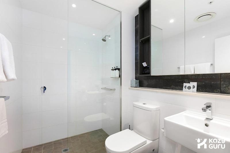 KozyGuru | Chatswood | Convenient 1 Bed Studio Apt - image 8