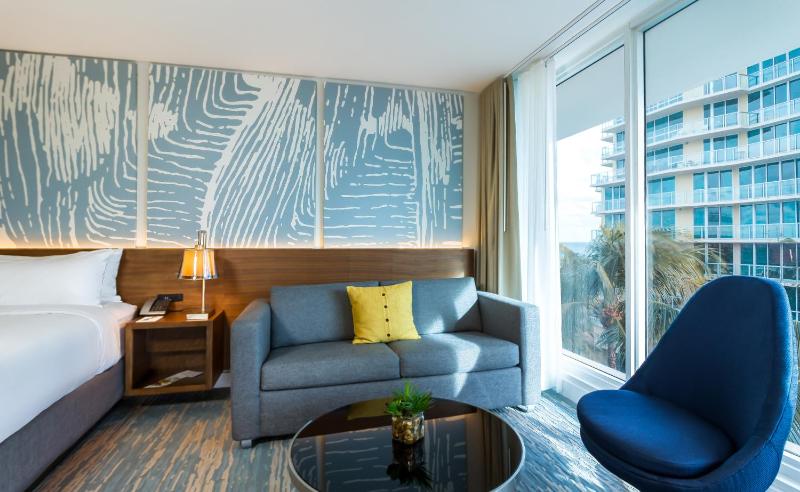 B Enhanced Junior Suite City View King image 2