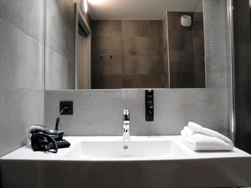 Double Room with Balcony Brevent side image 3