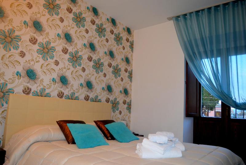 Deluxe Double Room with Balcony image 2