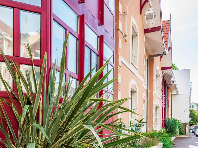 French Riviera Bay Retreat - image 5