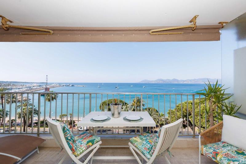 On la Croisette fabulous sea view 1 bed - image 11