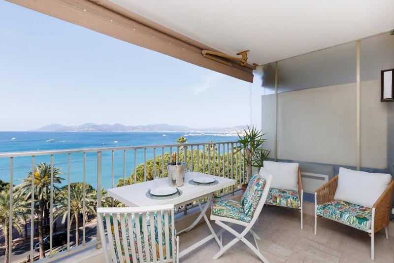 On la Croisette fabulous sea view 1 bed - image 8