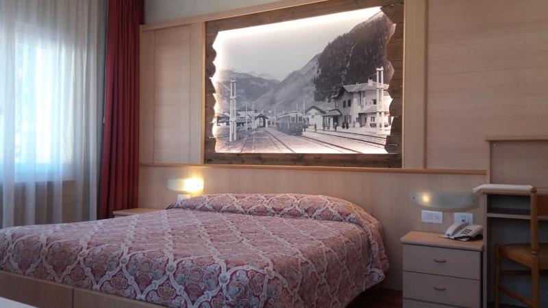 Standard Double or Twin Room with Balcony image 4