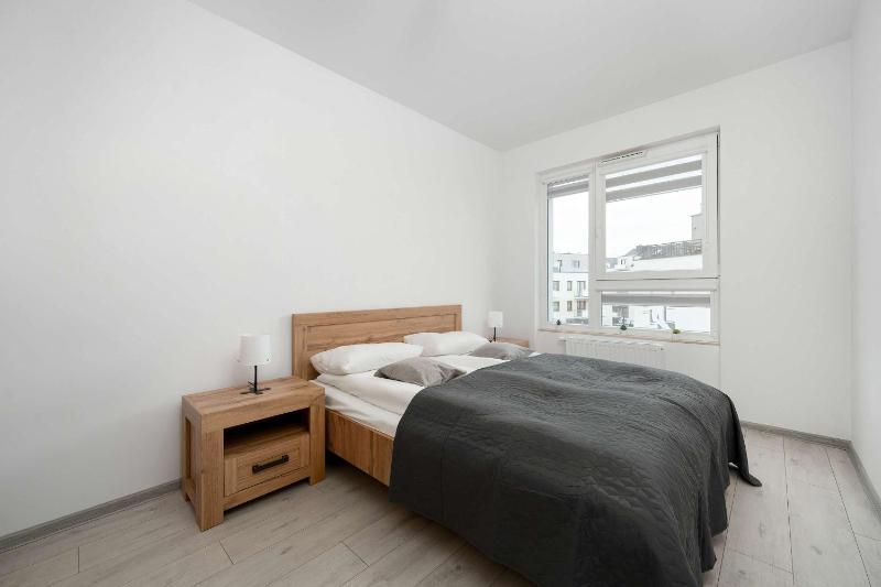 Spacious Apartment in Wrocław with Desk and Parking by Noclegi Renters - image 10