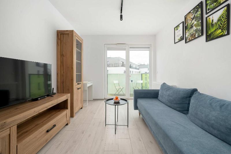 Spacious Apartment in Wrocław with Desk and Parking by Noclegi Renters - image 8