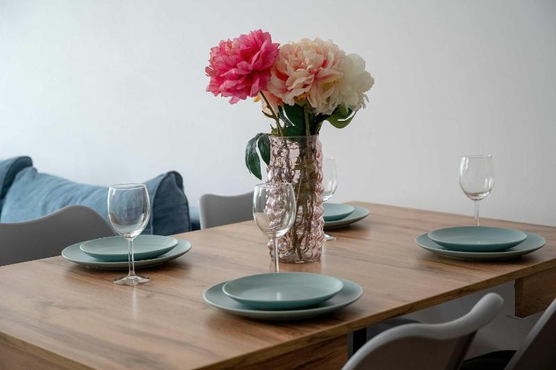 Spacious Apartment in Wrocław with Desk and Parking by Noclegi Renters - image 9