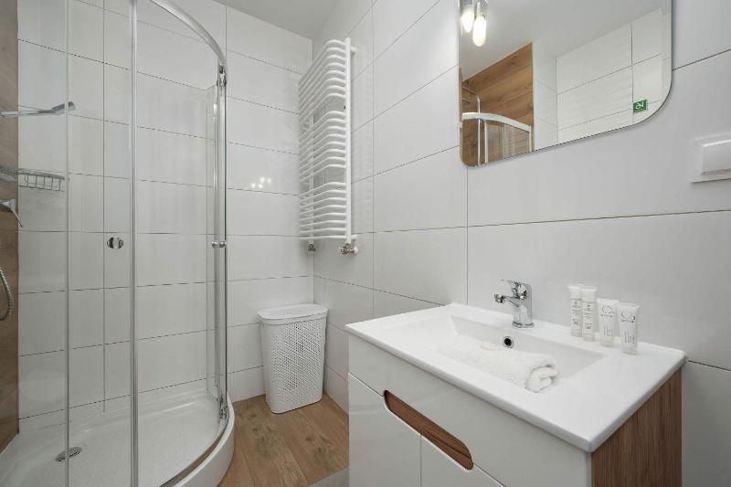 Spacious Apartment in Wrocław with Desk and Parking by Noclegi Renters - image 13