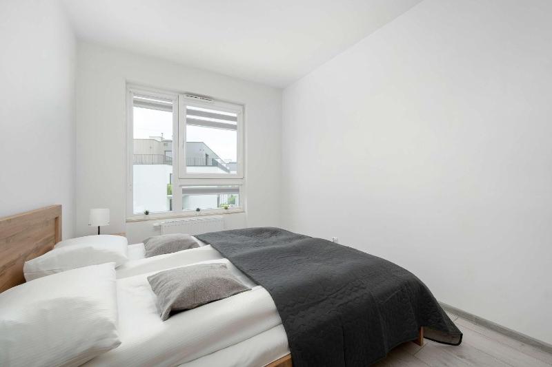 Spacious Apartment in Wrocław with Desk and Parking by Noclegi Renters - image 11