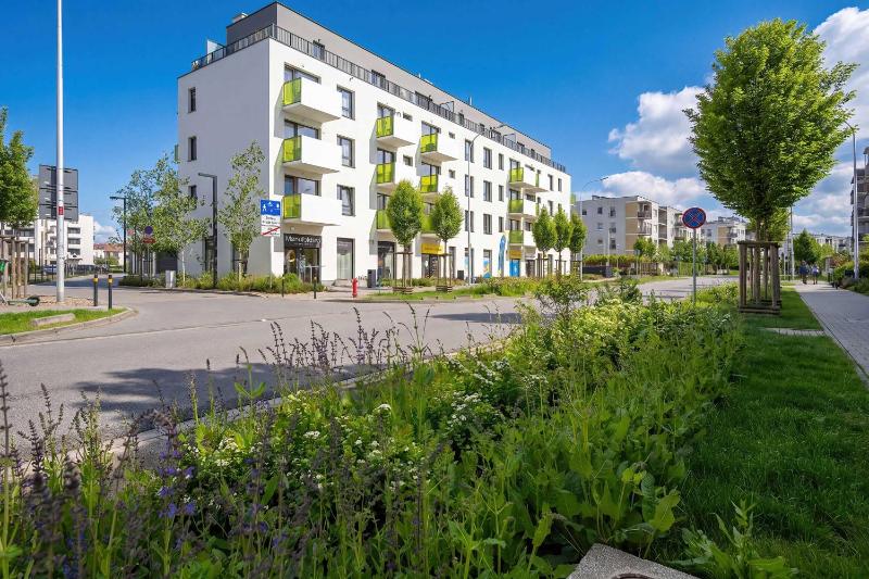 Spacious Apartment in Wrocław with Desk and Parking by Noclegi Renters - image 17