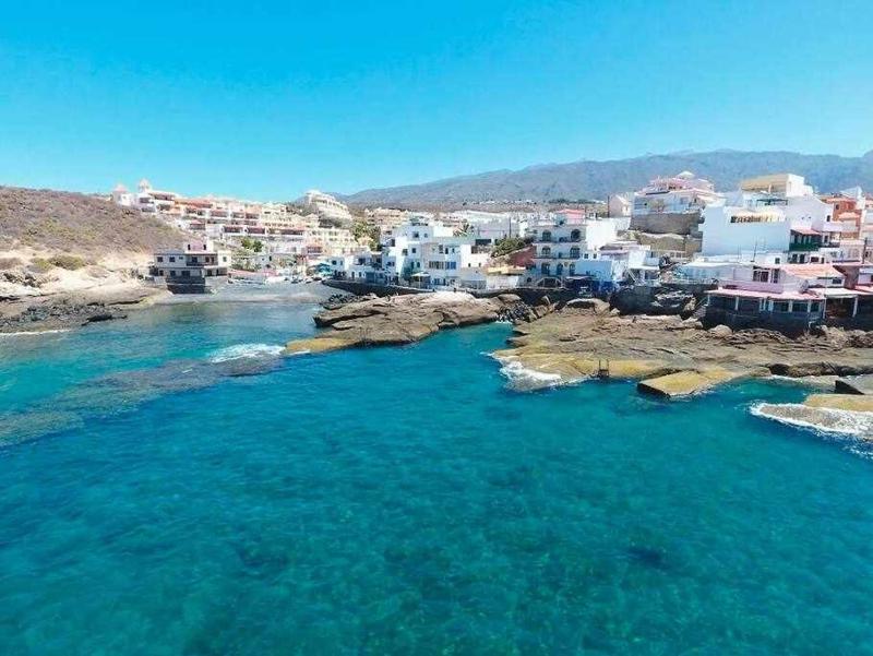 Ático con vistas al mar en el centro de La Caleta - image 21