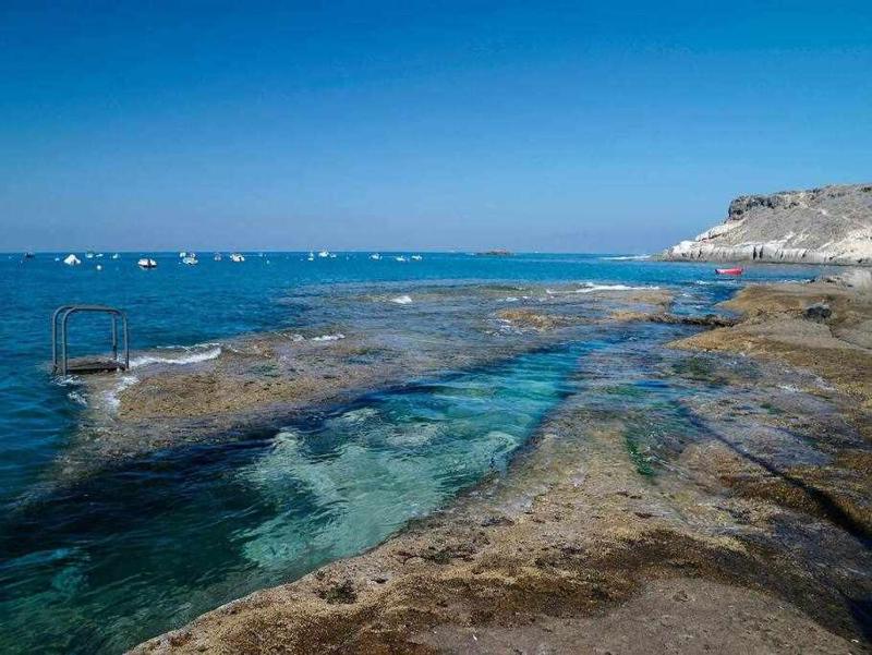 Ático con vistas al mar en el centro de La Caleta - image 15