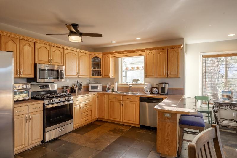 23 - Big Bear Lakeview Lodge home - image 34