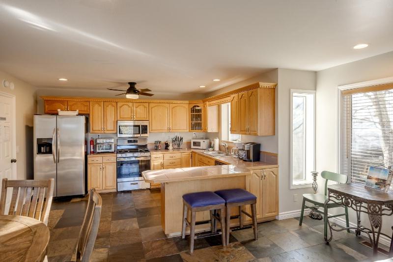 23 - Big Bear Lakeview Lodge home - image 9