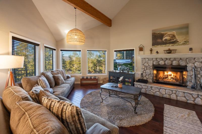 23 - Big Bear Lakeview Lodge home - image 2