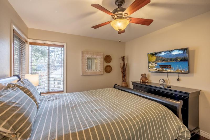 23 - Big Bear Lakeview Lodge home - image 19