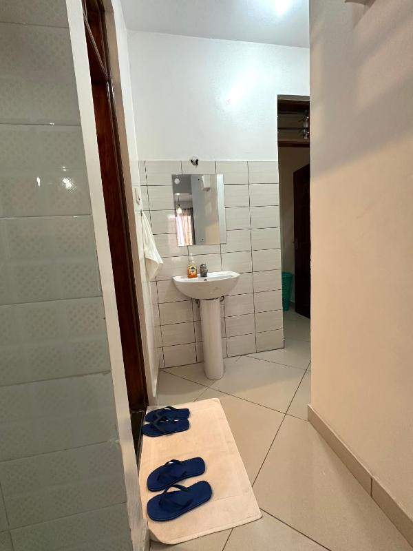 Nyali 1 BR with AC Links Rd behind Quickmart - image 3