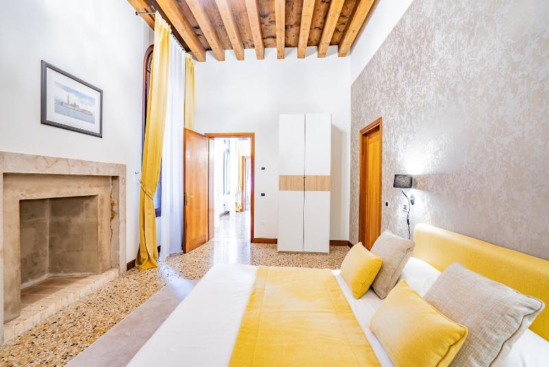 Ca' del Monastero 4 Collection Apartment up to 8 Guests with Lift - image 13