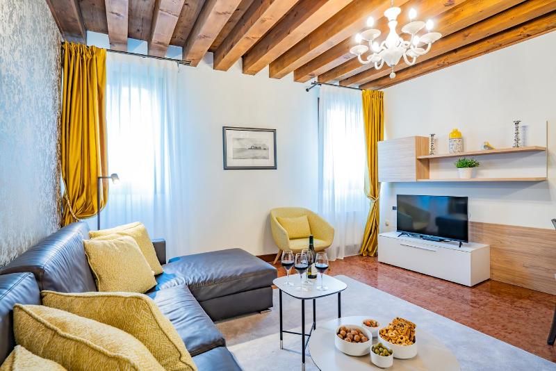 Ca' Del Monastero 3 Collection Apartment for 4 Guests with Lift - image 1