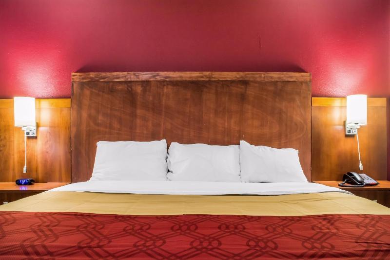King Room - Non-Smoking image 3