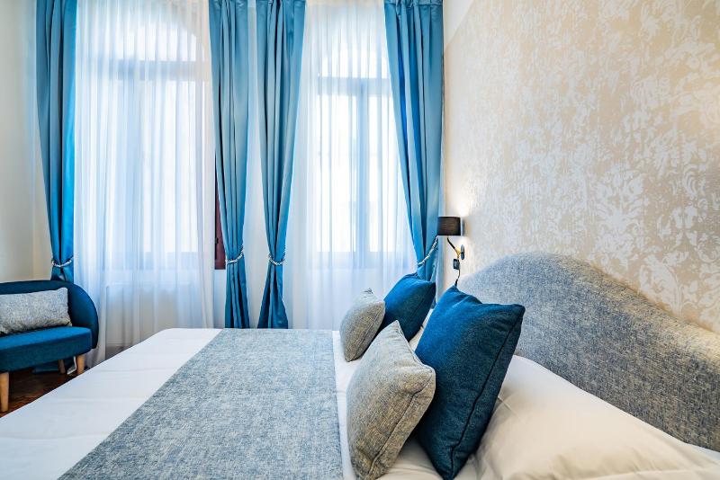 Ca' del Monastero 1 Collection Apt for 4 Guests with Balcony and Lift - image 9