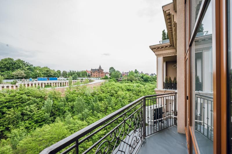 10-234 Pechersk Plaza Boichuka 17 Kyiv centre panoramic city view 15 kW backup power Petrovdom Apartment - image 6