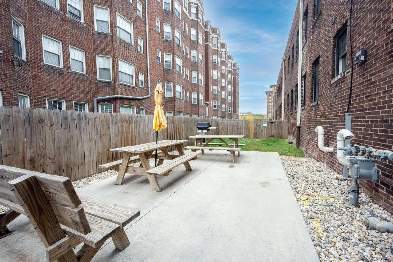 Modern Indy Studio Near Downtown & Mass Ave Escape - image 6
