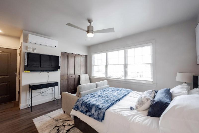 Modern Indy Studio Near Downtown & Mass Ave Escape - image 9