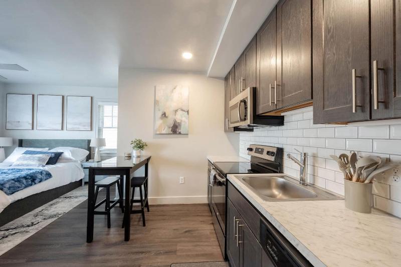 Modern Indy Studio Near Downtown & Mass Ave Escape - image 11