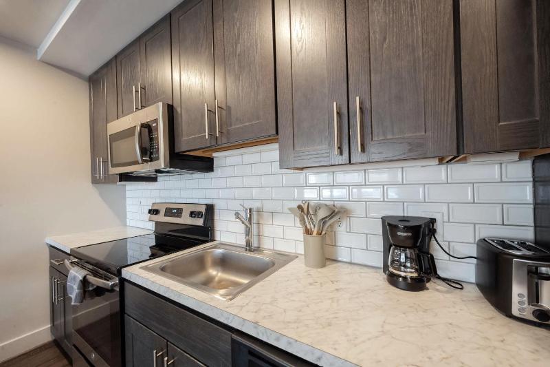 Modern Indy Studio Near Downtown & Mass Ave Escape - image 5