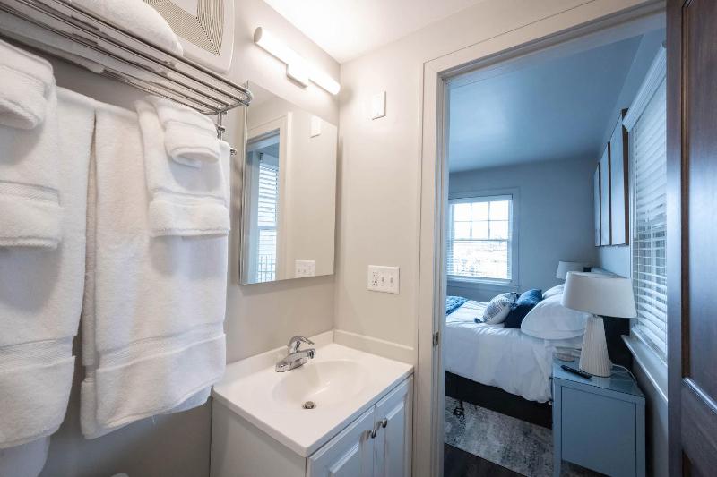 Modern Indy Studio Near Downtown & Mass Ave Escape - image 2
