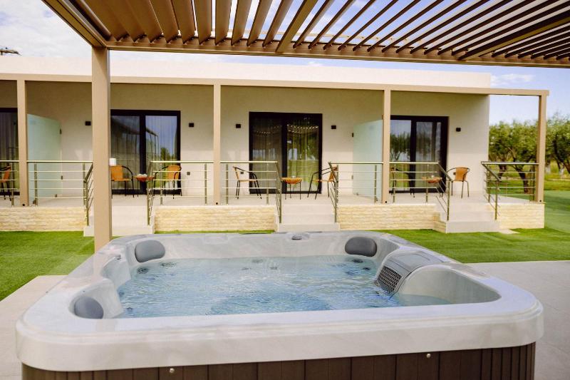 Aura Otto Luxury Living - image 5