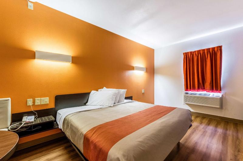 King Room - Non-Smoking image 4
