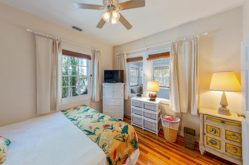 KW242FLR Petronia Paradise - image 4
