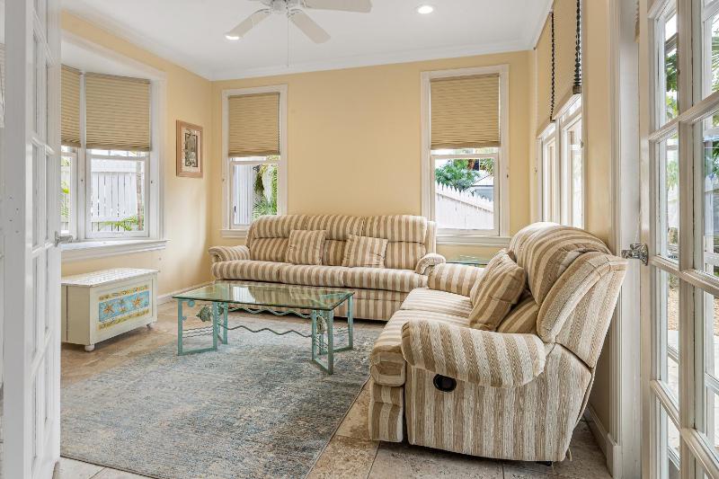 KW270FLR The Southernmost Comfort House - image 13