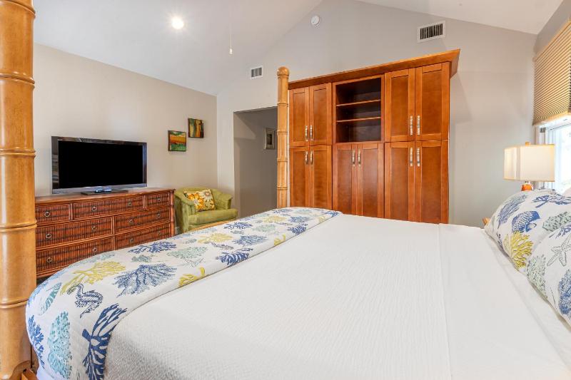 KW270FLR The Southernmost Comfort House - image 24