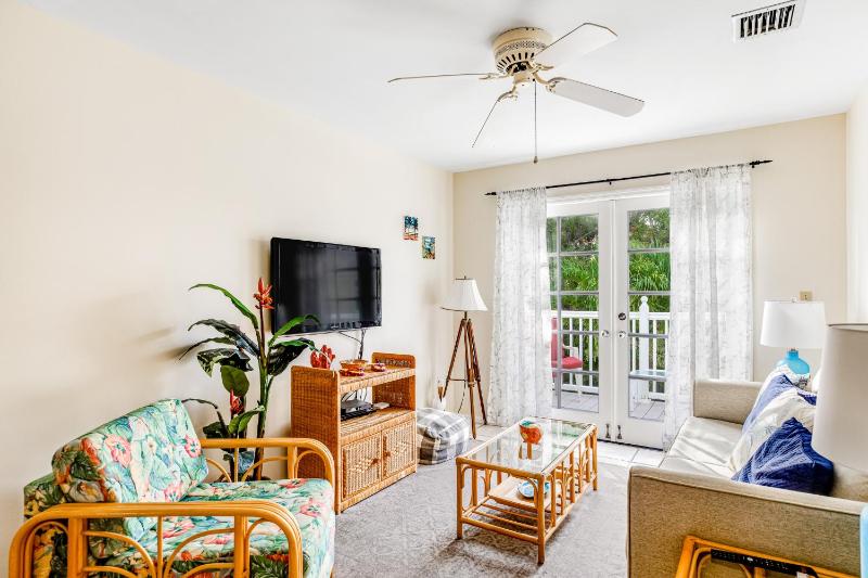 KW319FLR Happy Hour Haven - image 1