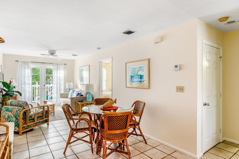 KW319FLR Happy Hour Haven - image 15