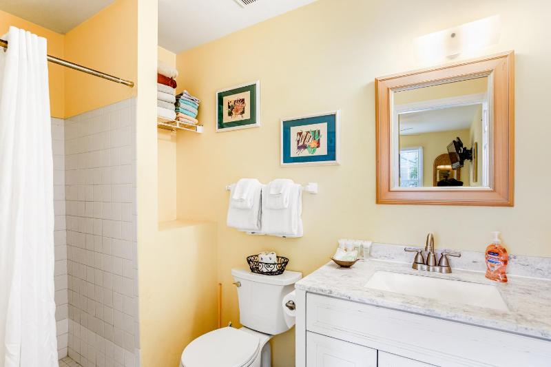 KW319FLR Happy Hour Haven - image 20