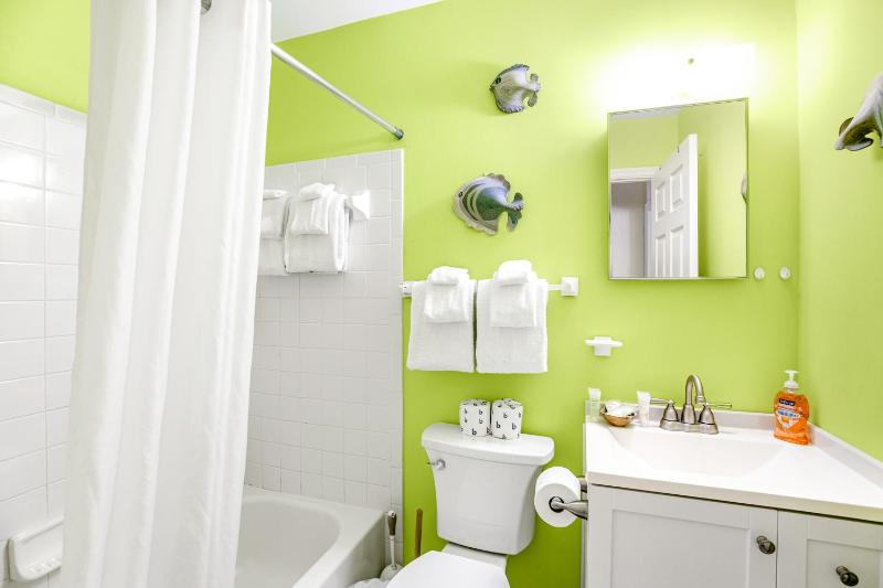 KW319FLR Happy Hour Haven - image 11