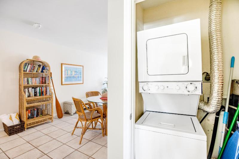 KW319FLR Happy Hour Haven - image 16