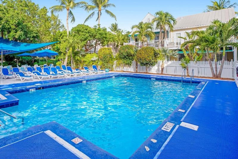 KW319FLR Happy Hour Haven - image 13