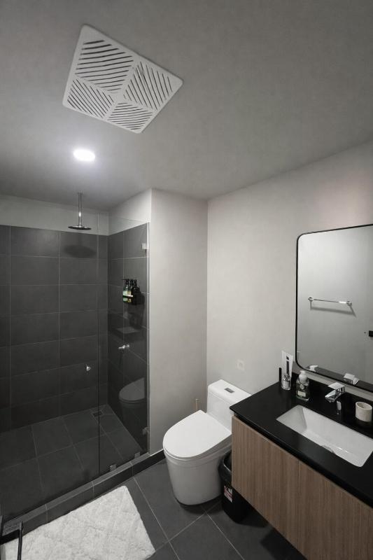 Central and peaceful stay near parks and dining - image 3