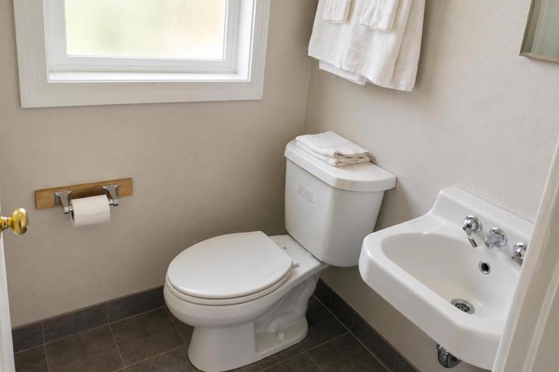 Budget Lodge by OYO Portland West - image 13