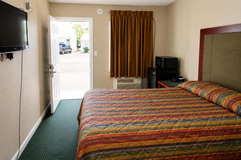 Budget Lodge by OYO Portland West - image 19