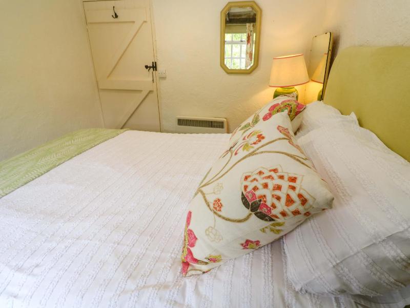May Cottage - image 11
